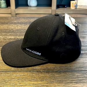 ✨🖤🧢NWT BLACL VOLCOM HAT 🧢🖤✨